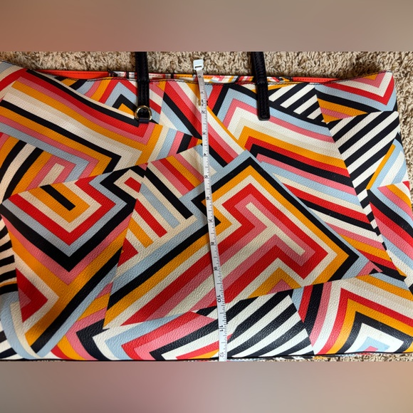 Tory Burch EUC Large Tote - Picture 15 of 17